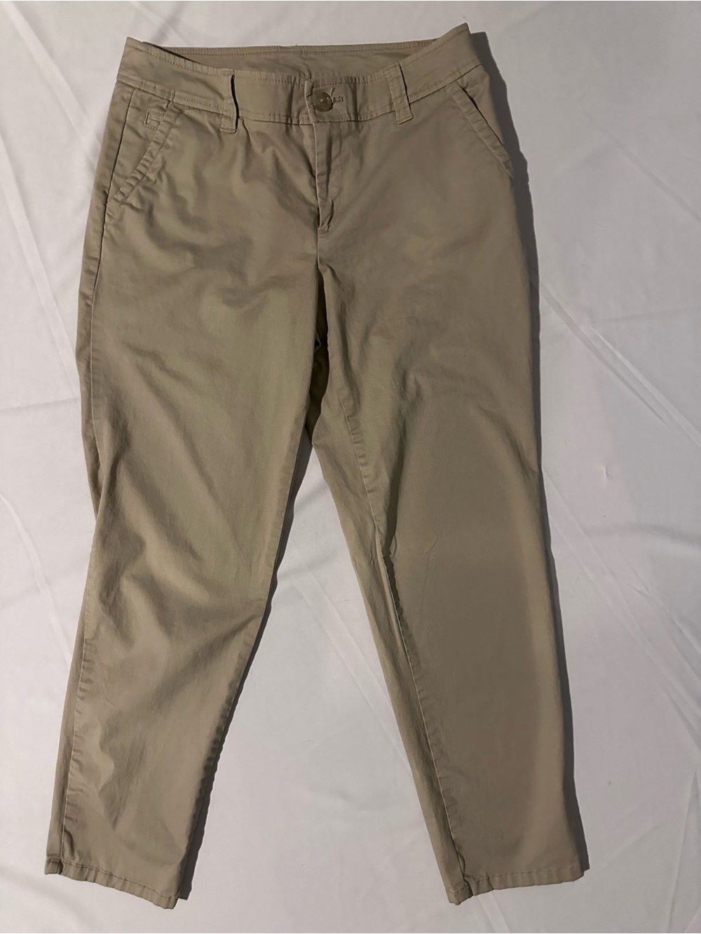 Liz Claiborne Cropped Chino Pants in Light Khaki 98% cotton